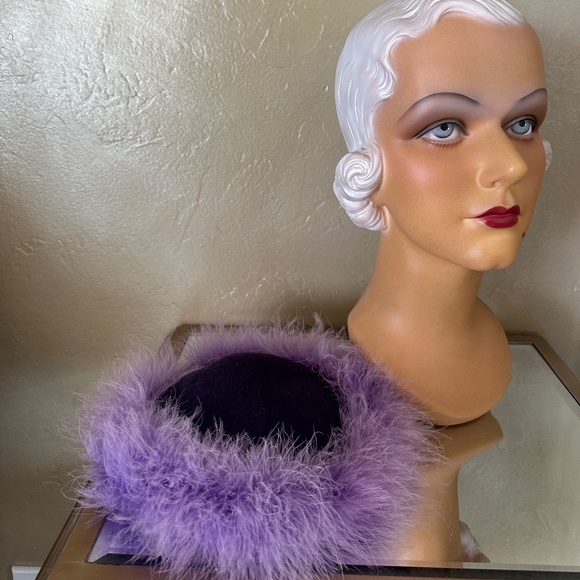 REFINED 1940s' PURPLE FELT CAP WITH LAVENDER FEATHER TRIM - Picture 10 of 12